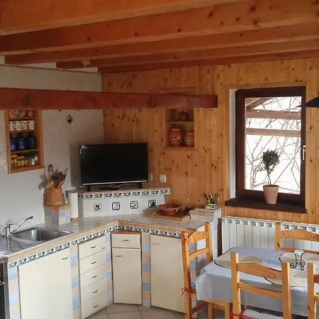 Hisa V Sadovnjaku * Logje