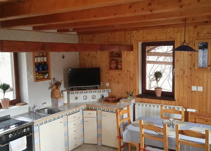 Hisa V Sadovnjaku * Logje