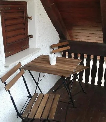 Hisa V Sadovnjaku * Logje